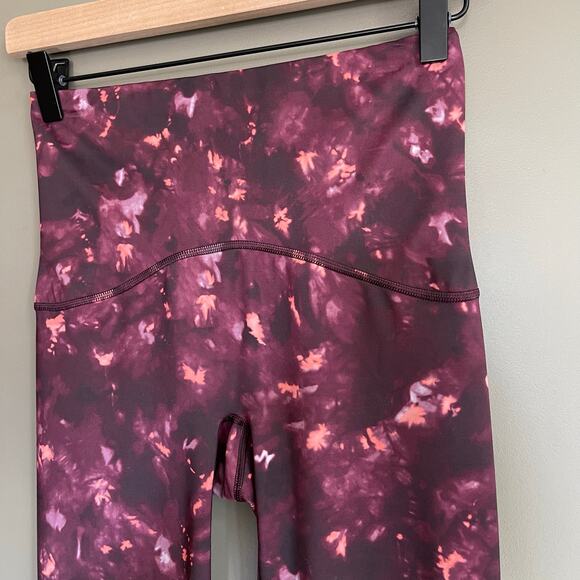 SPANX Booty Boost Active Print 7/8 Legging in Wine/Orange Tie-Dye Size Small - Picture 7 of 15